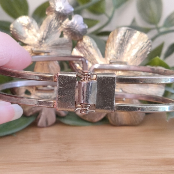 💎3/30💎 Floral Statement Bracelet - Picture 6 of 8